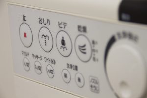 小松市、加賀市のトイレリフォーム。温水洗浄便座の人気機能と価格相場